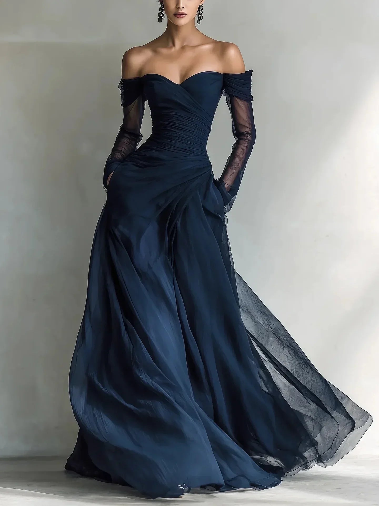 Eleonora | Vestido largo con hombros al descubierto e inserciones de malla