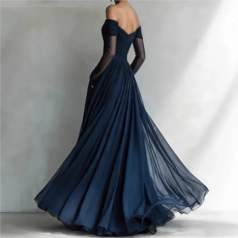 Eleonora | Vestido largo con hombros al descubierto e inserciones de malla