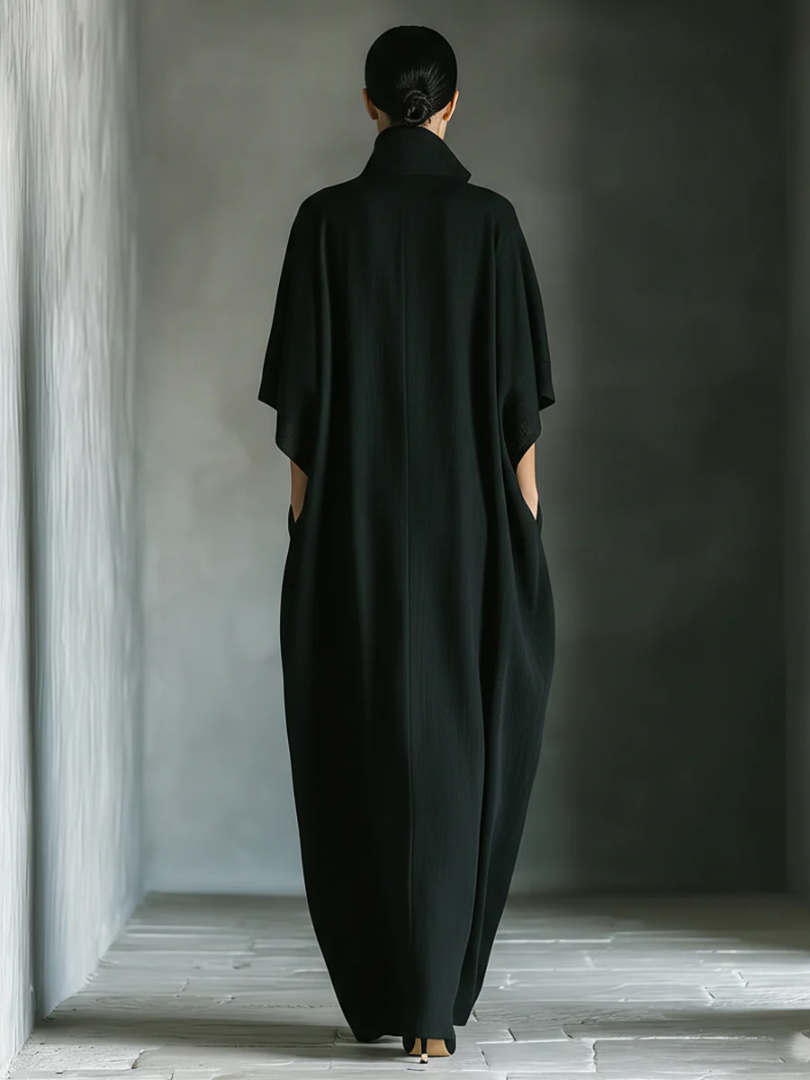 Alessandra | Vestido largo negro oversize minimalista con mangas de kimono