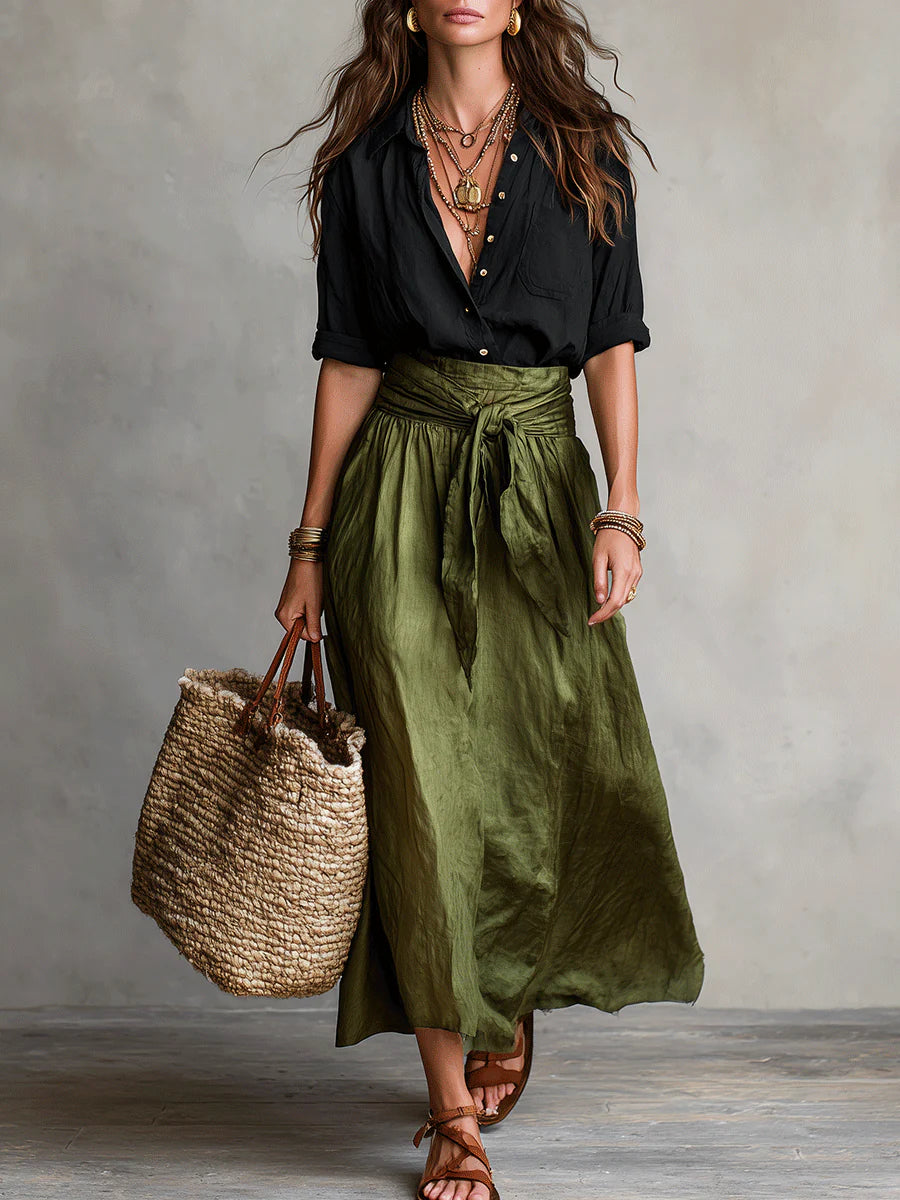 Cleo | Conjunto de dos piezas: camiseta negra y falda midi verde oliva