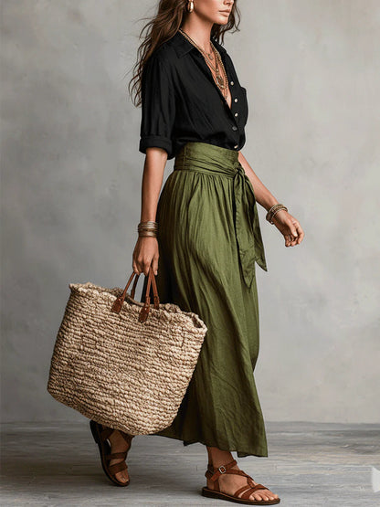 Cleo | Conjunto de dos piezas: camiseta negra y falda midi verde oliva
