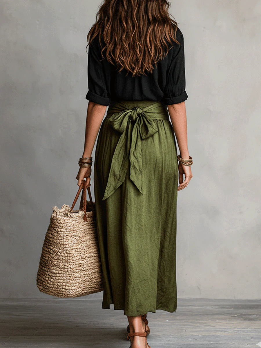 Cleo | Conjunto de dos piezas: camiseta negra y falda midi verde oliva