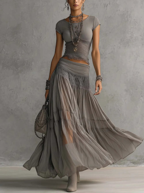 Alba - Conjunto con top gris de paneles de encaje y falda larga plisada