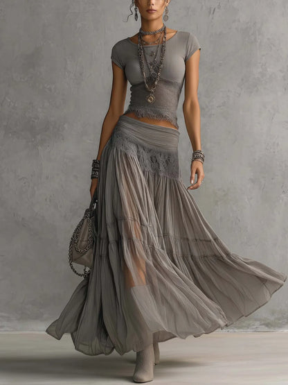 Alba - Conjunto con top gris de paneles de encaje y falda larga plisada