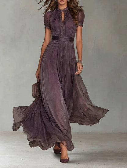 FLAVIA – Vestido largo violeta con escote lágrima y detalle de encaje en chiffon