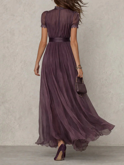 FLAVIA – Vestido largo violeta con escote lágrima y detalle de encaje en chiffon